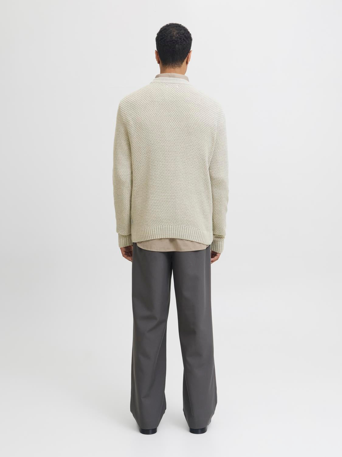 model_shot-back