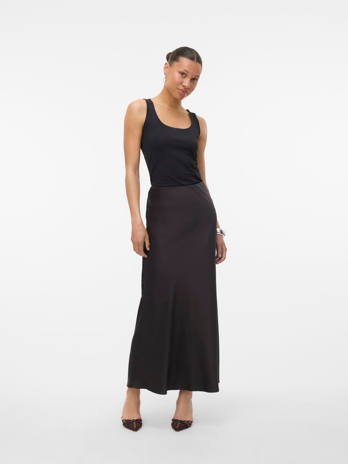 model_shot-front