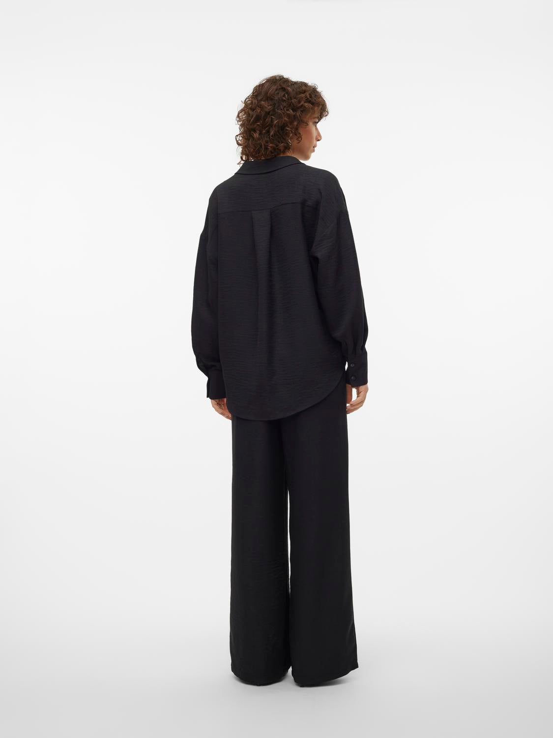 model_shot-back