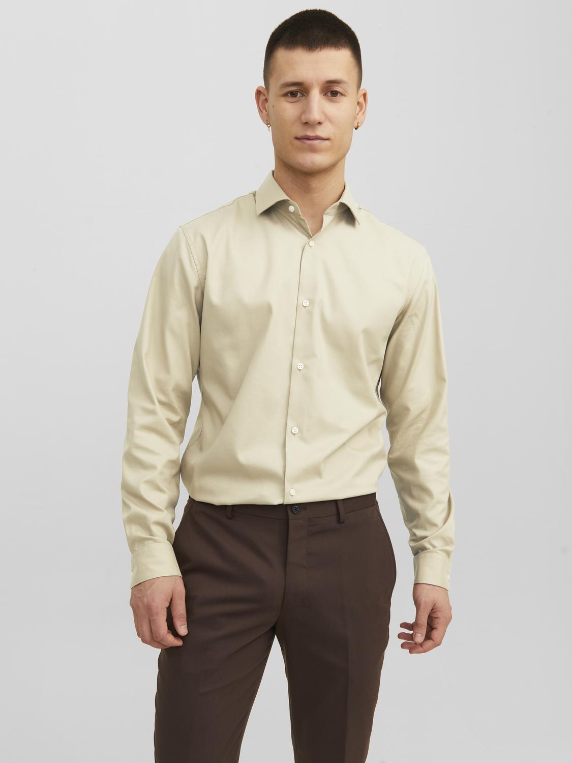 model_shot-front