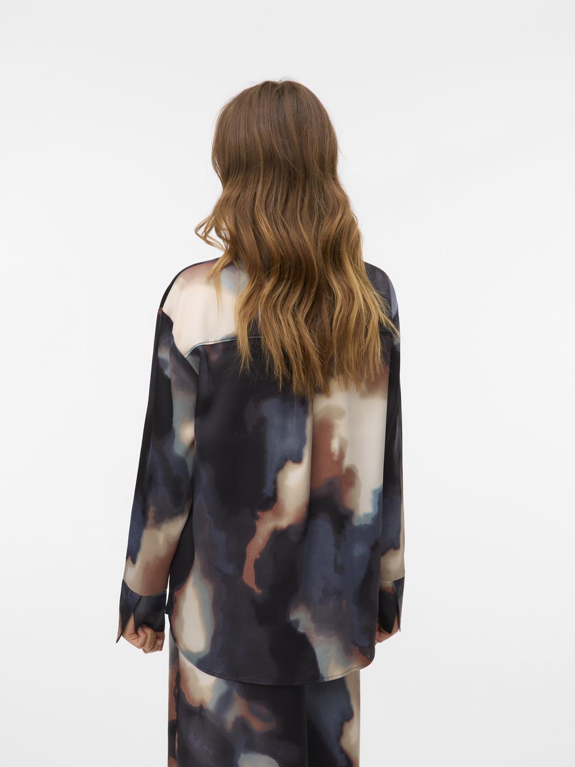 model_shot-back