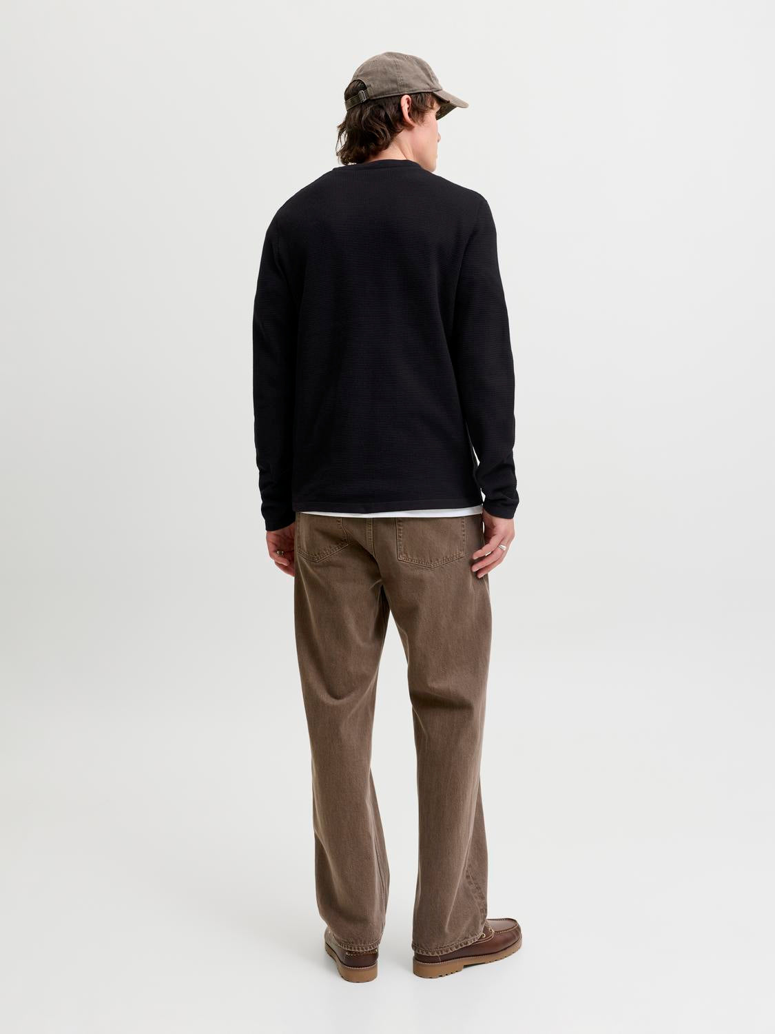 model_shot-back