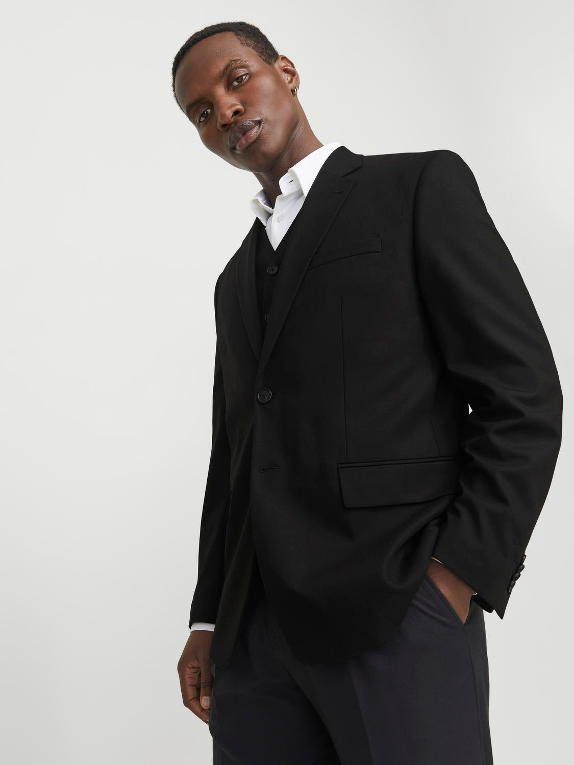 model_shot-creative