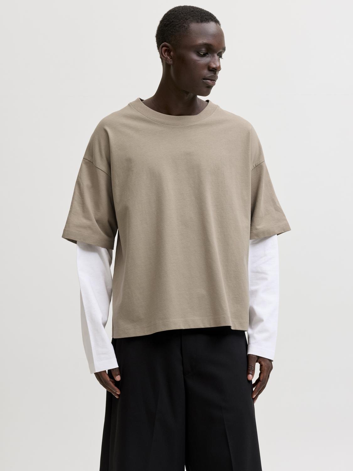 model_shot-front