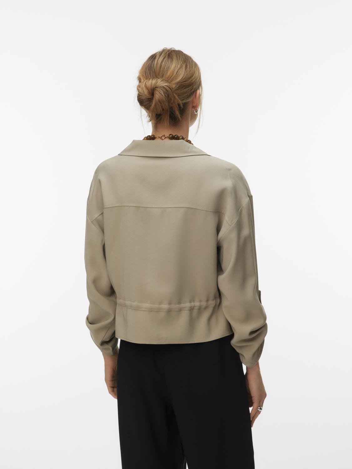 model_shot-back