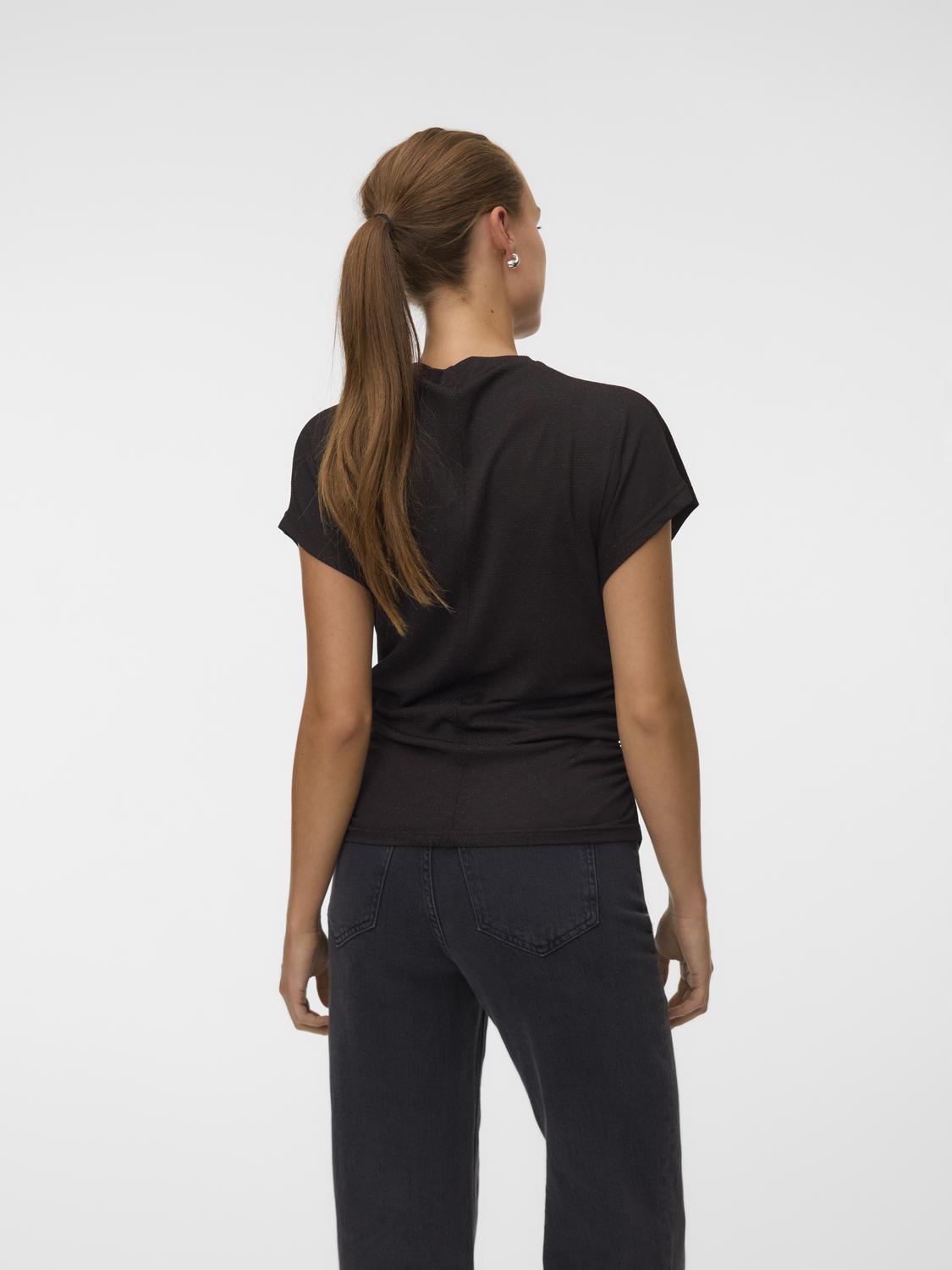 model_shot-back