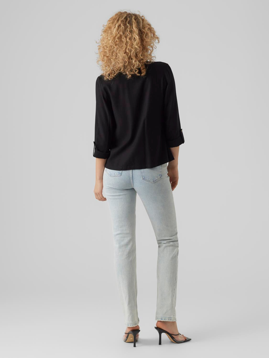 model_shot-back