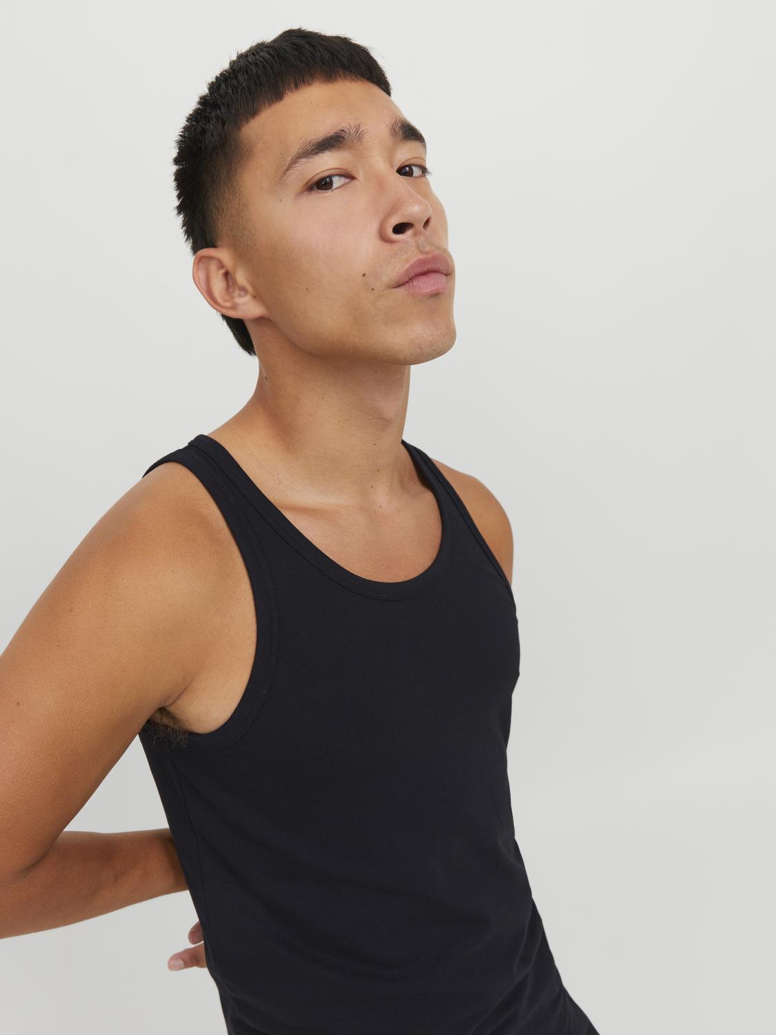model_shot-creative