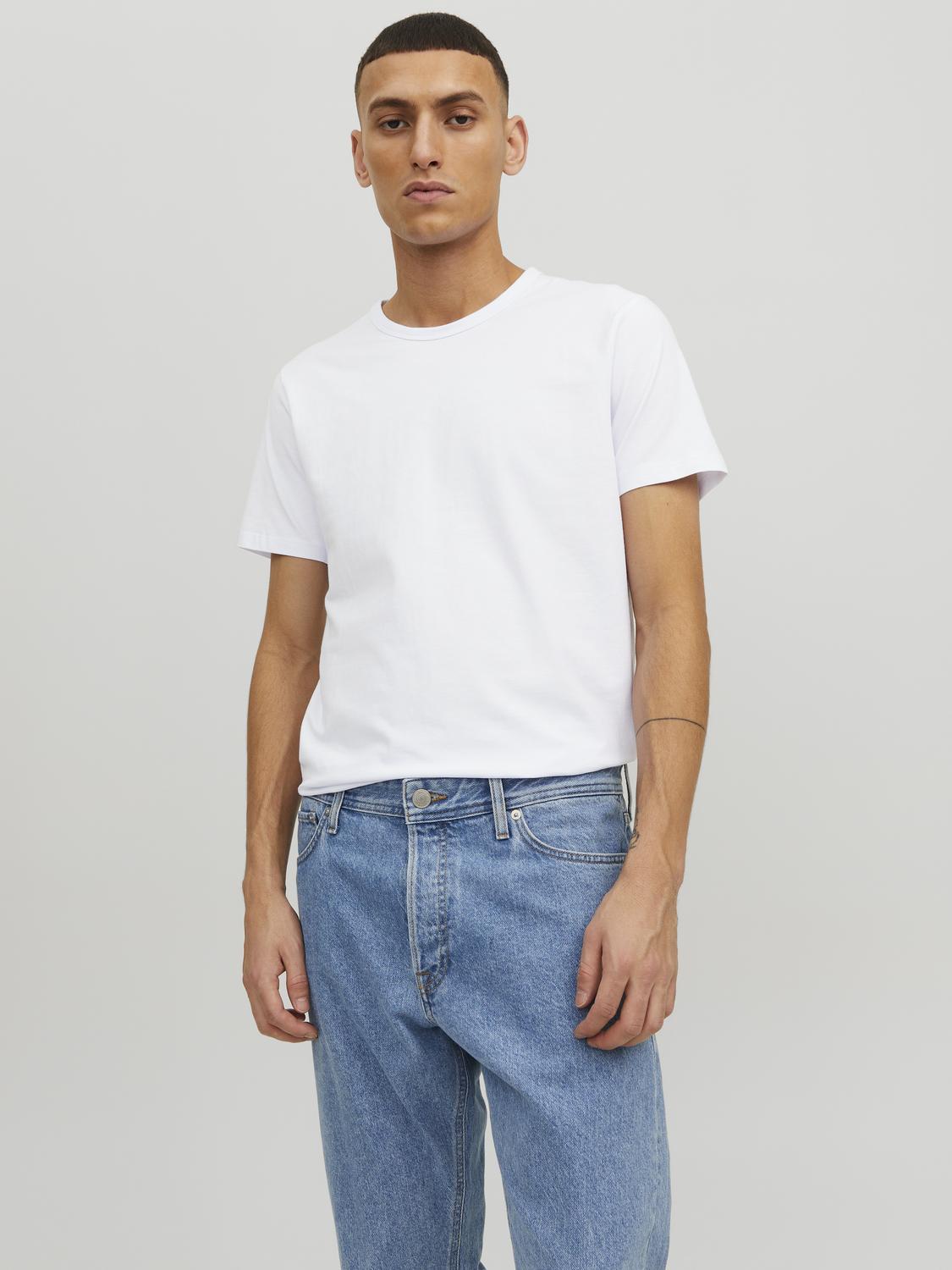 model_shot-front
