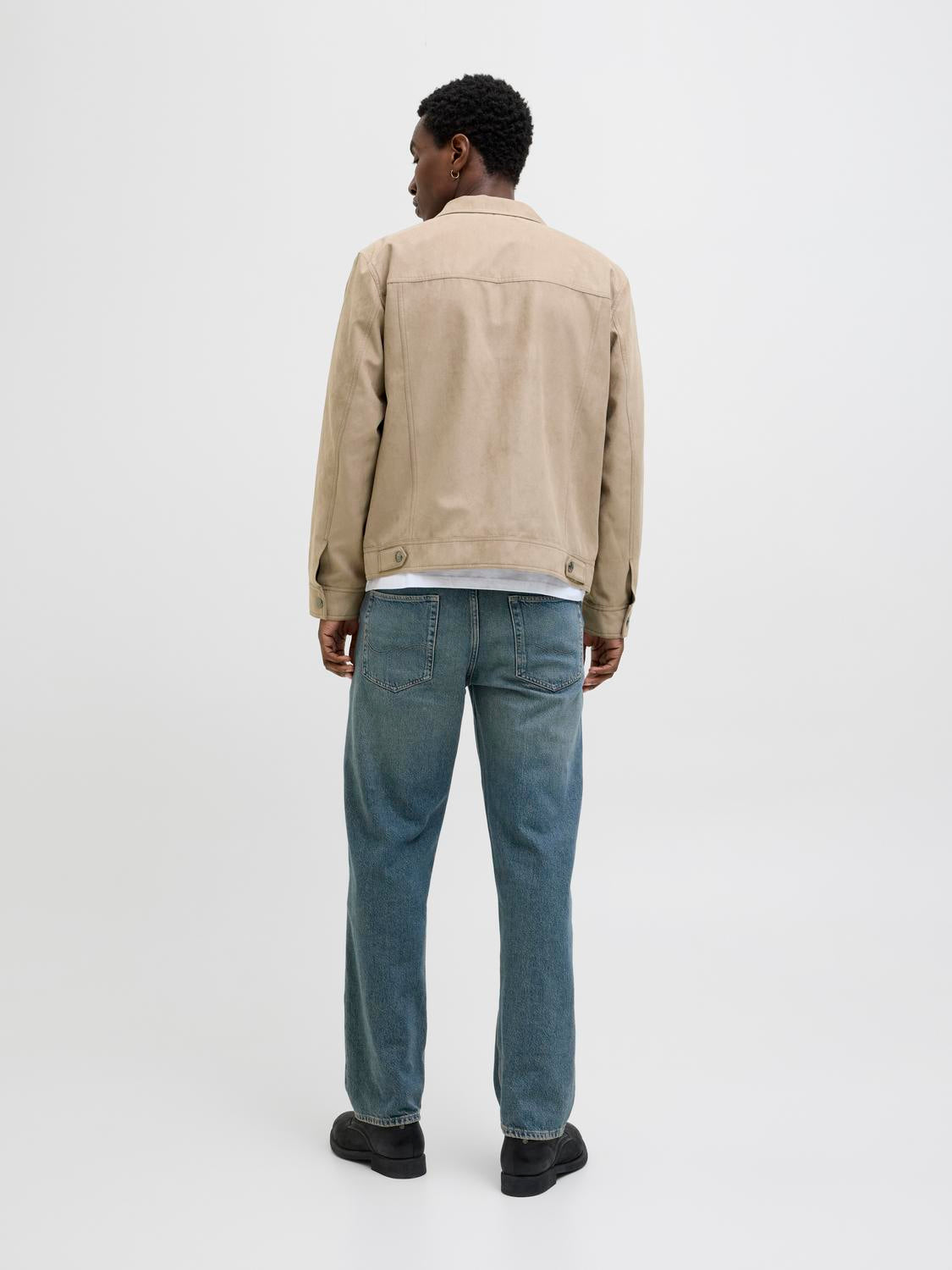 model_shot-back