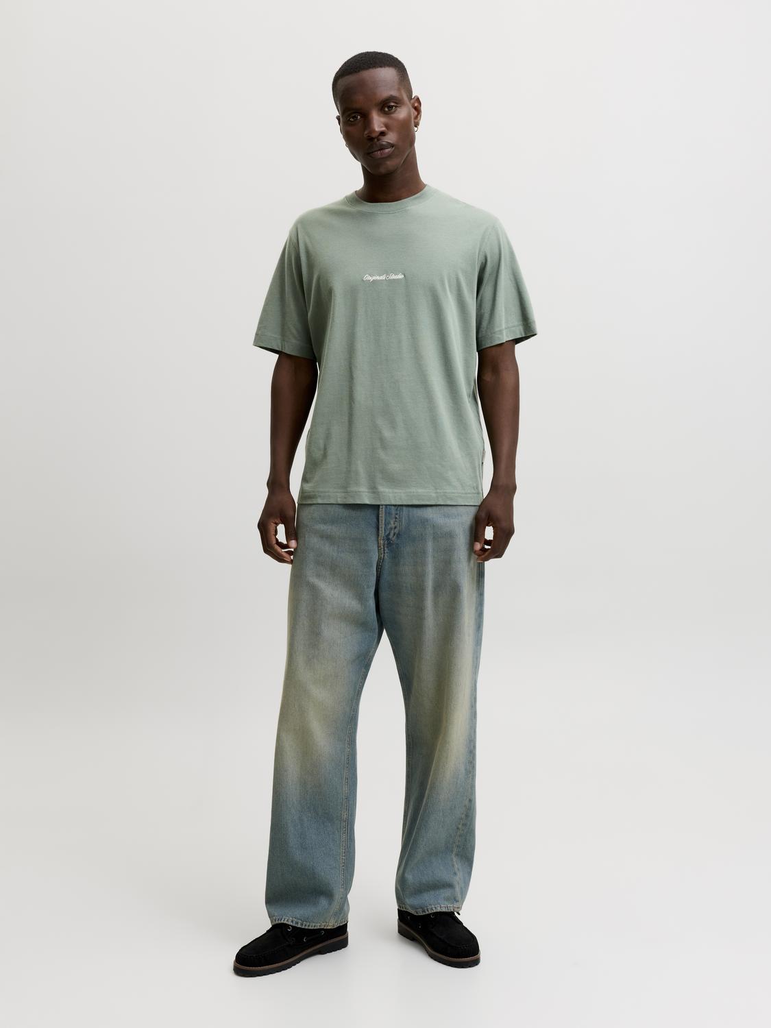model_shot-front_full