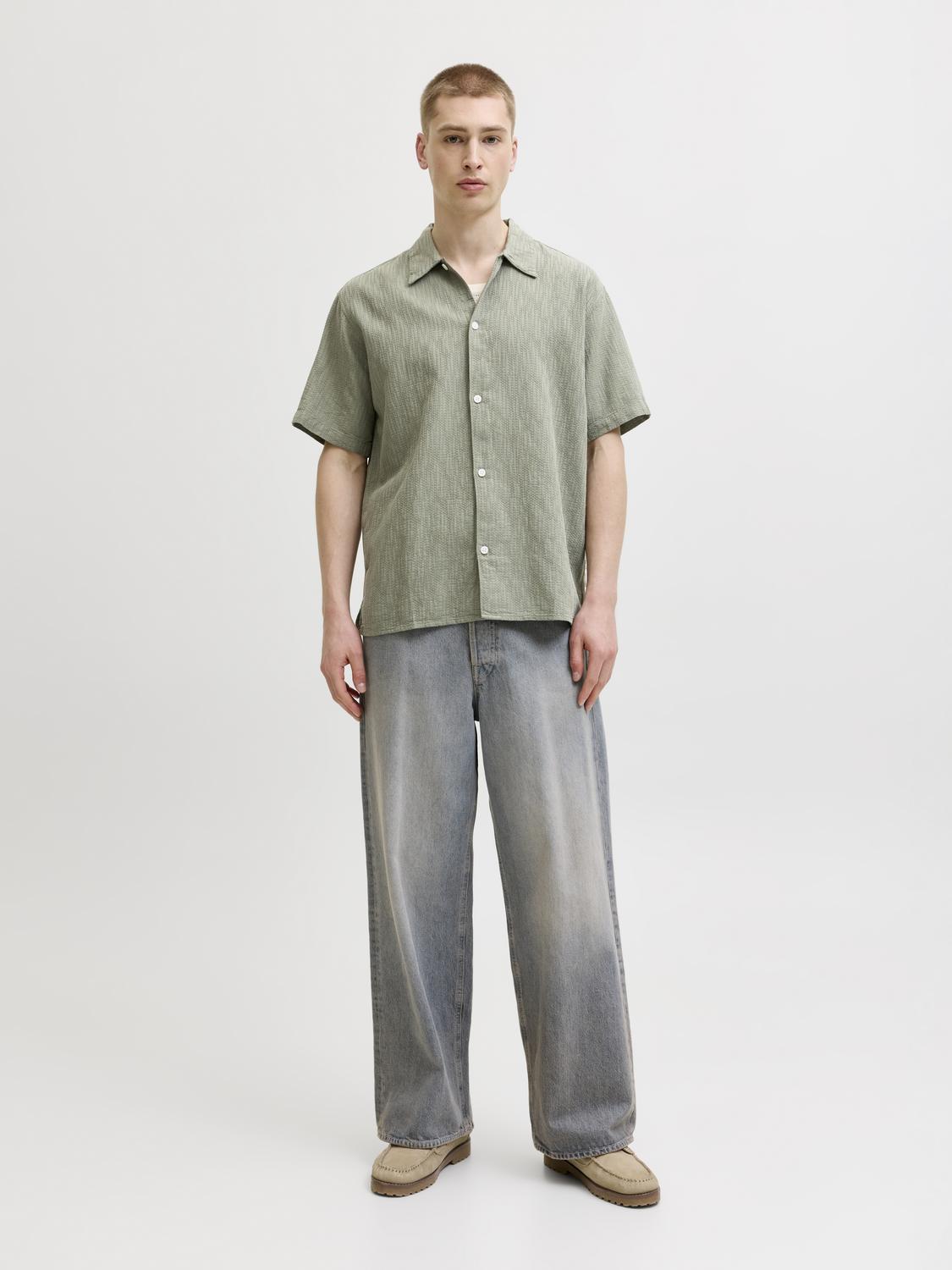 model_shot-front_full