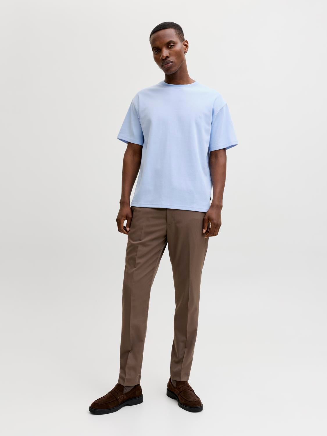 model_shot-front_full
