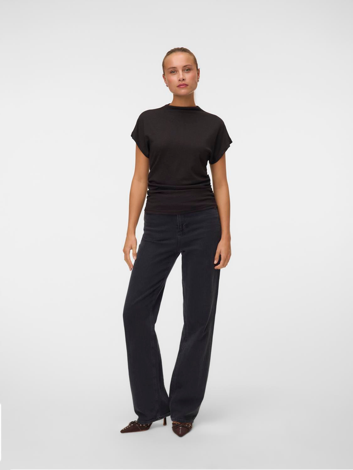 model_shot-front