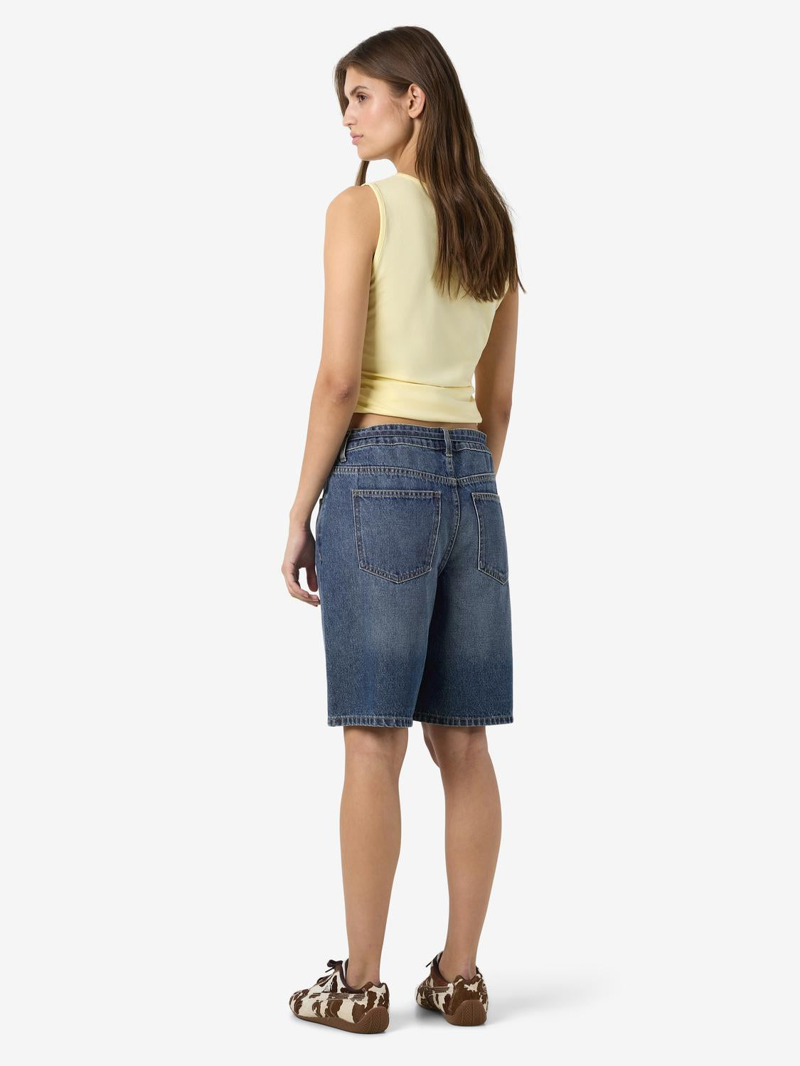 model_shot-front_full