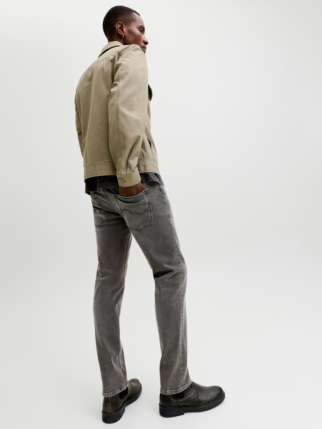 model_shot-creative
