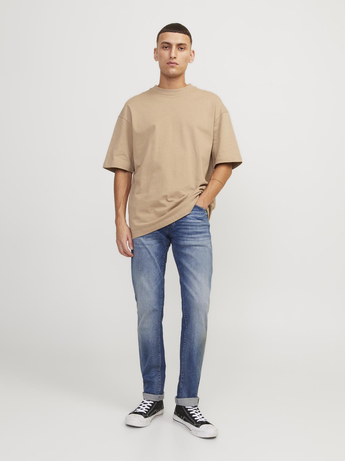 model_shot-front_full