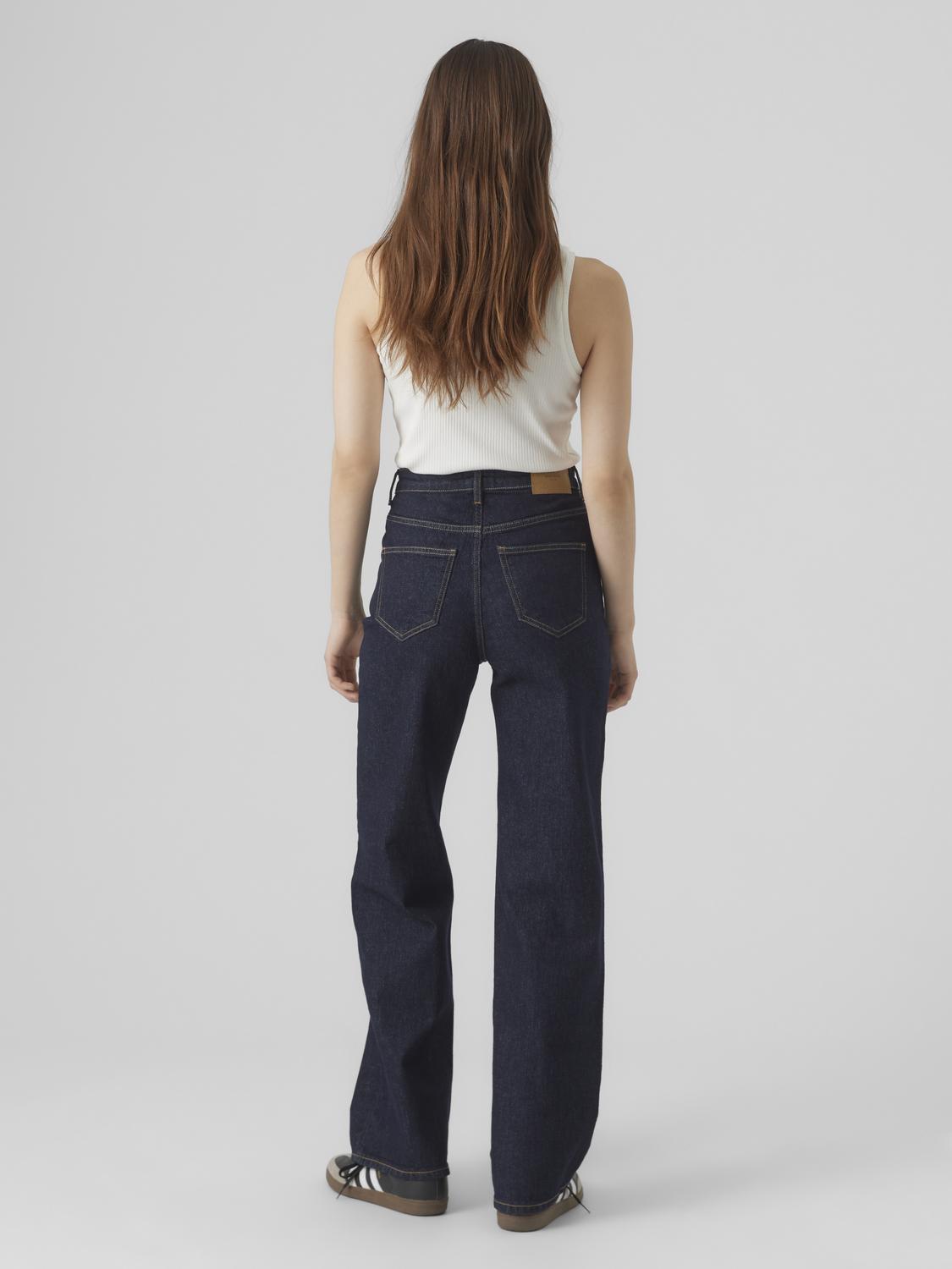 model_shot-back