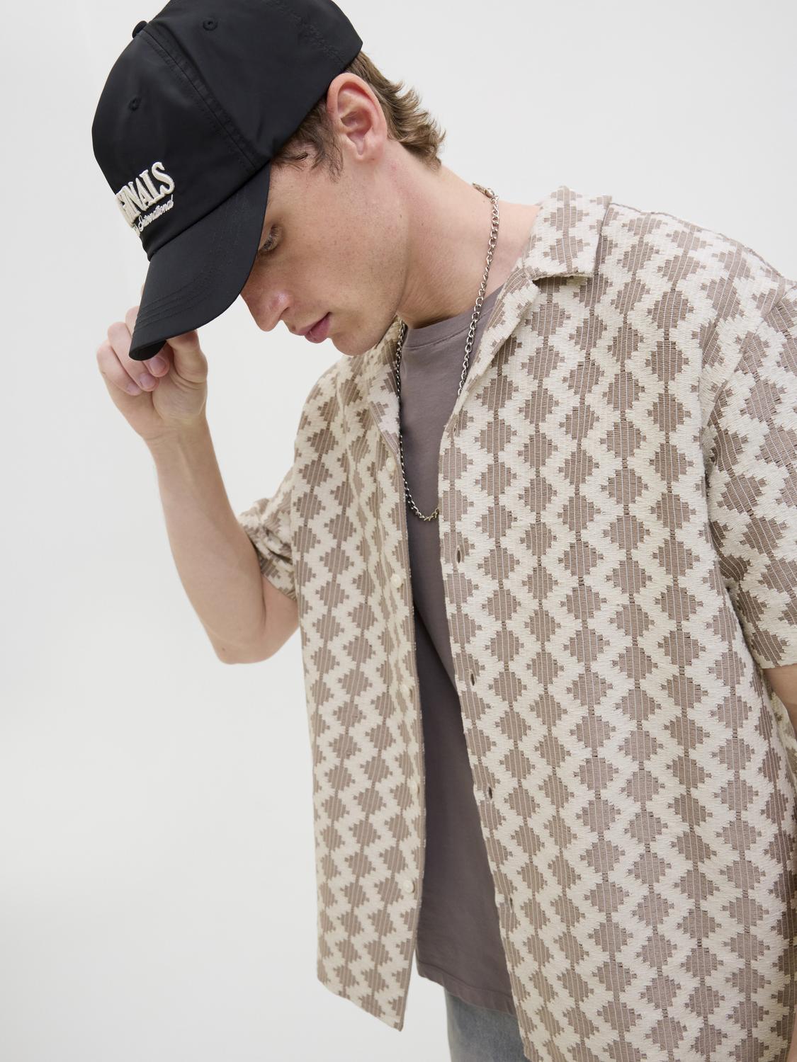 model_shot-creative