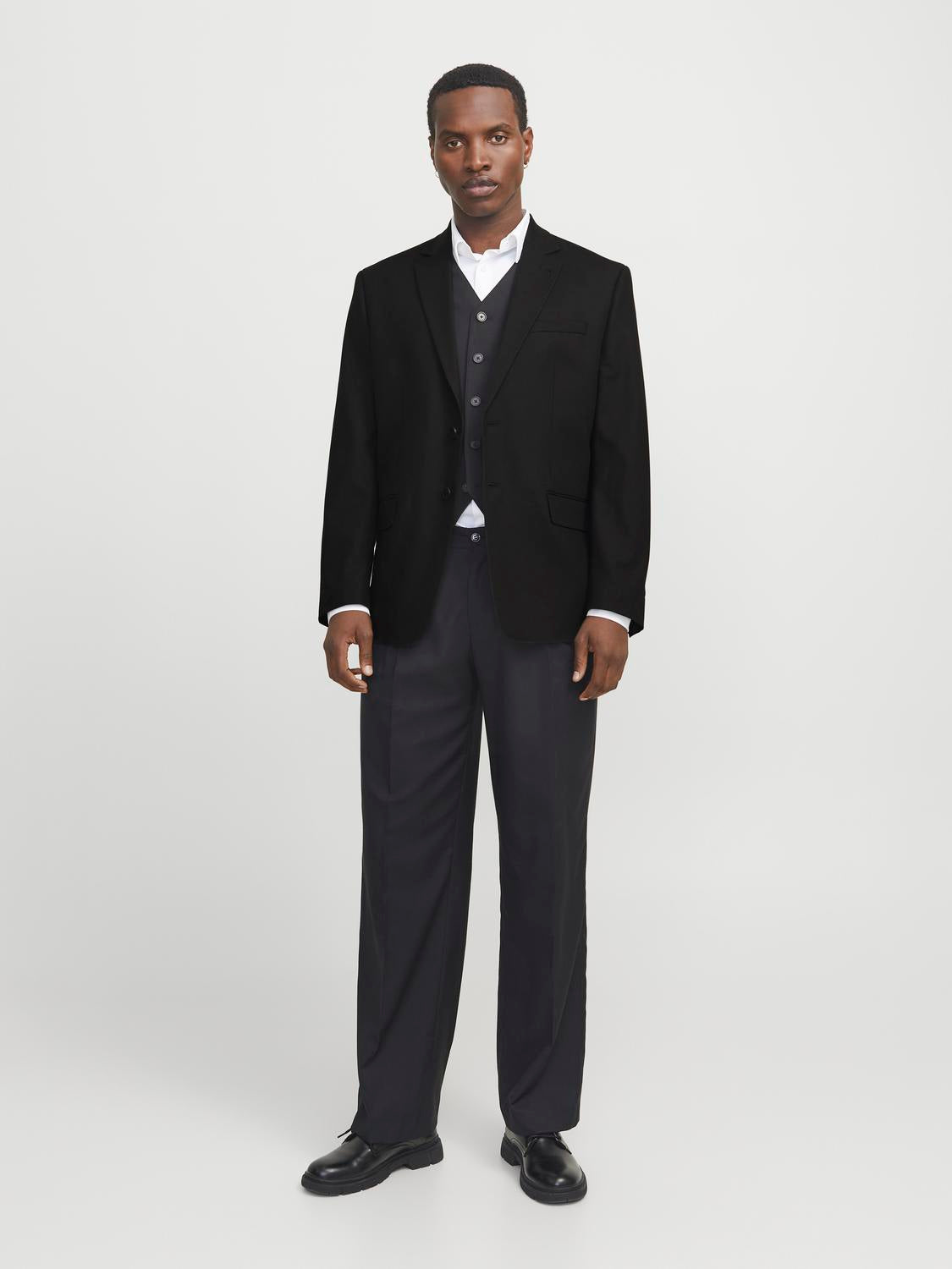 model_shot-front_full