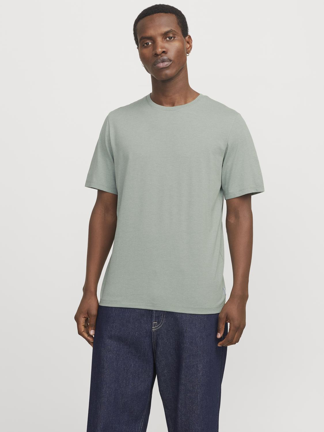 model_shot-front