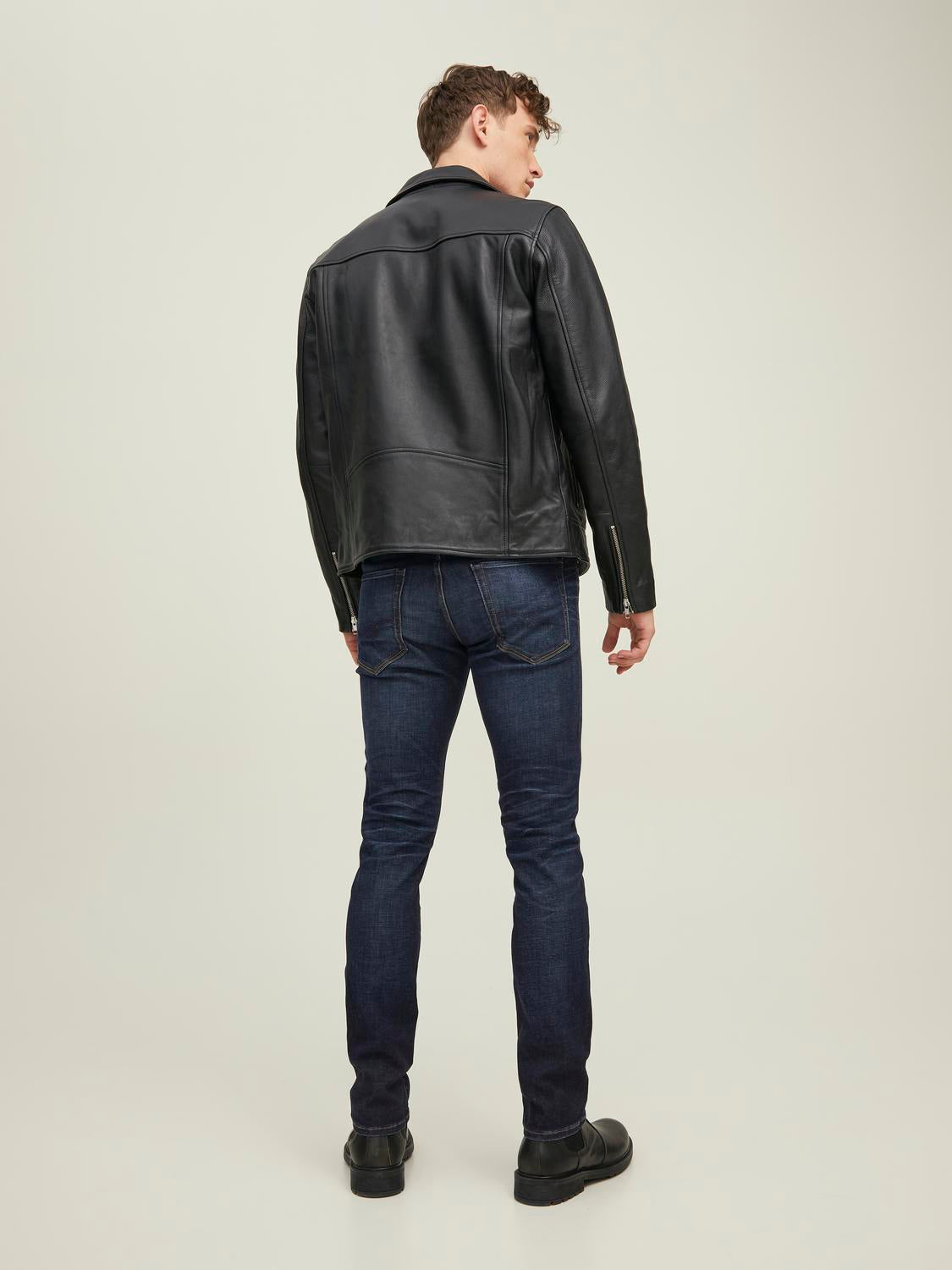 model_shot-back