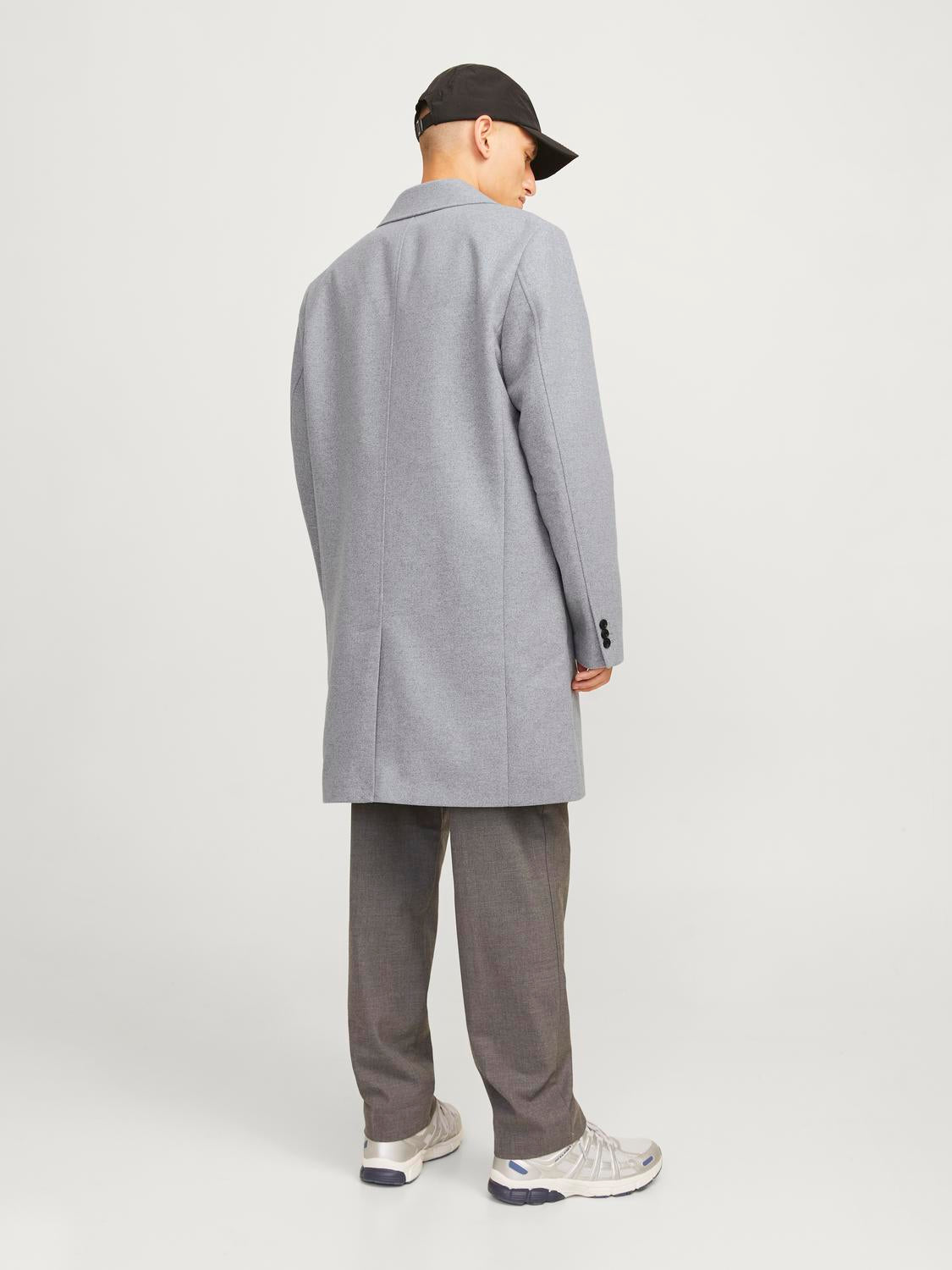 model_shot-back