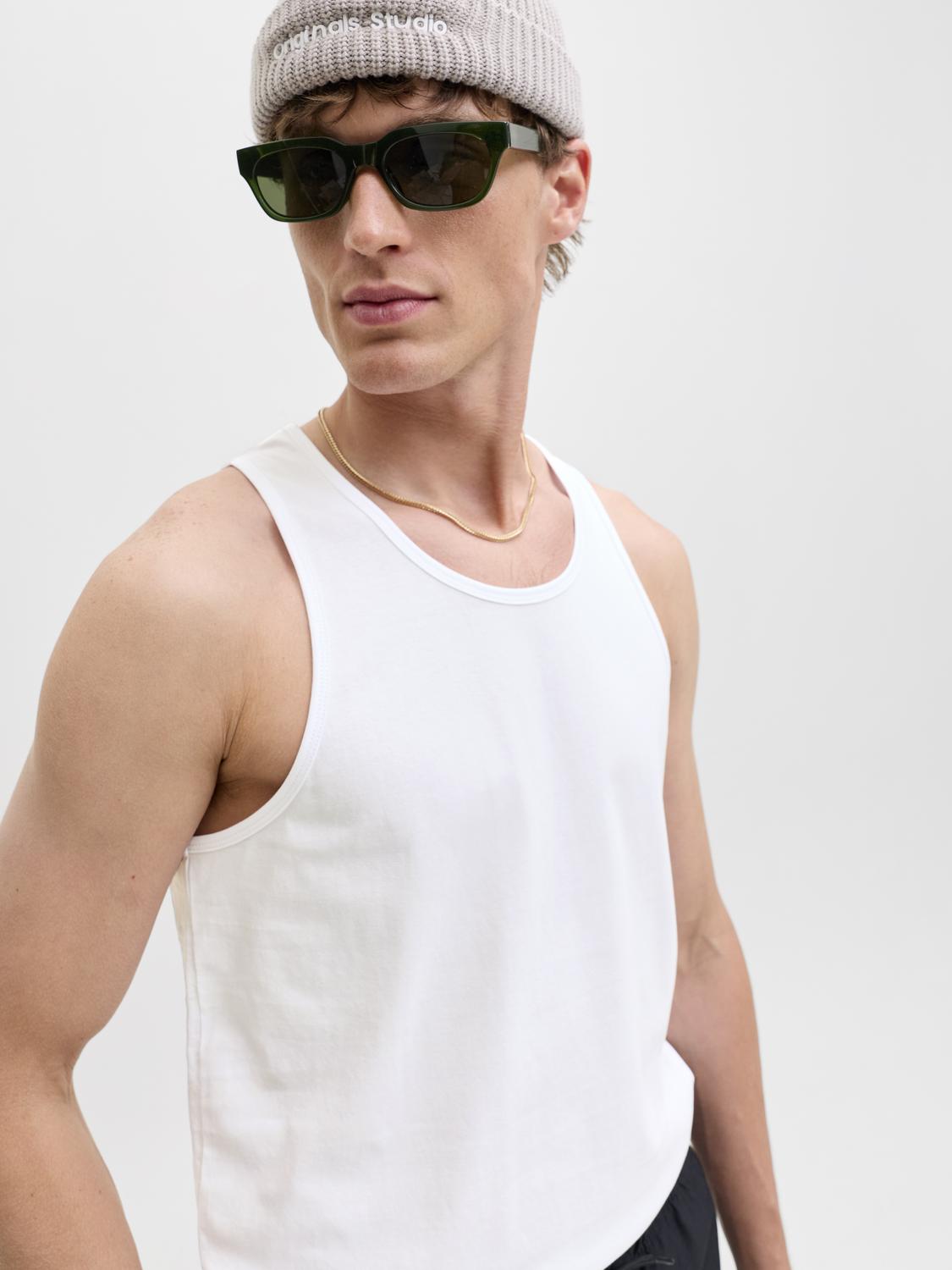model_shot-creative