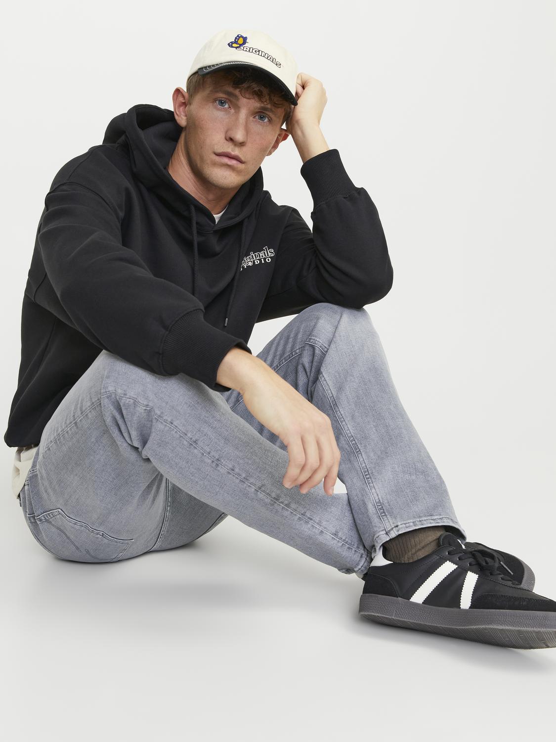 model_shot-creative
