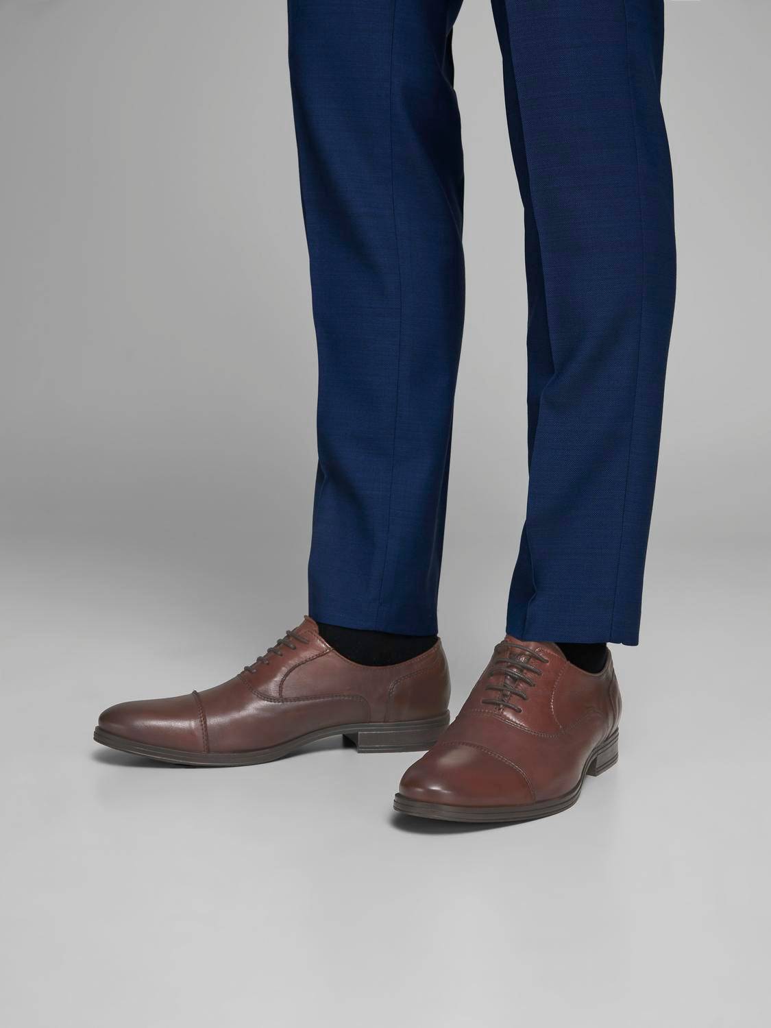 model_shot-front