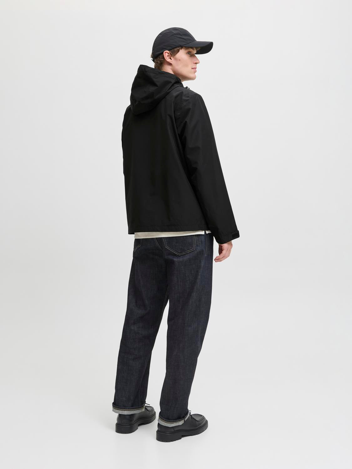 model_shot-back