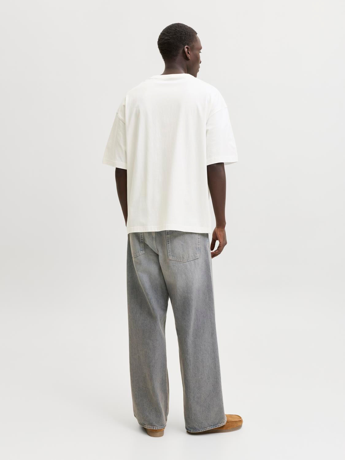 model_shot-back