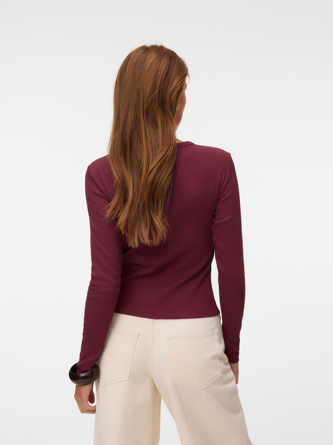 model_shot-back
