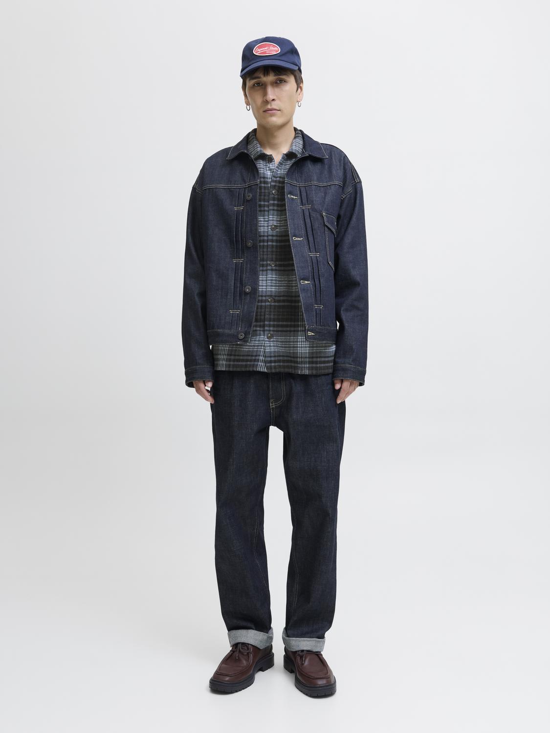 model_shot-front_full