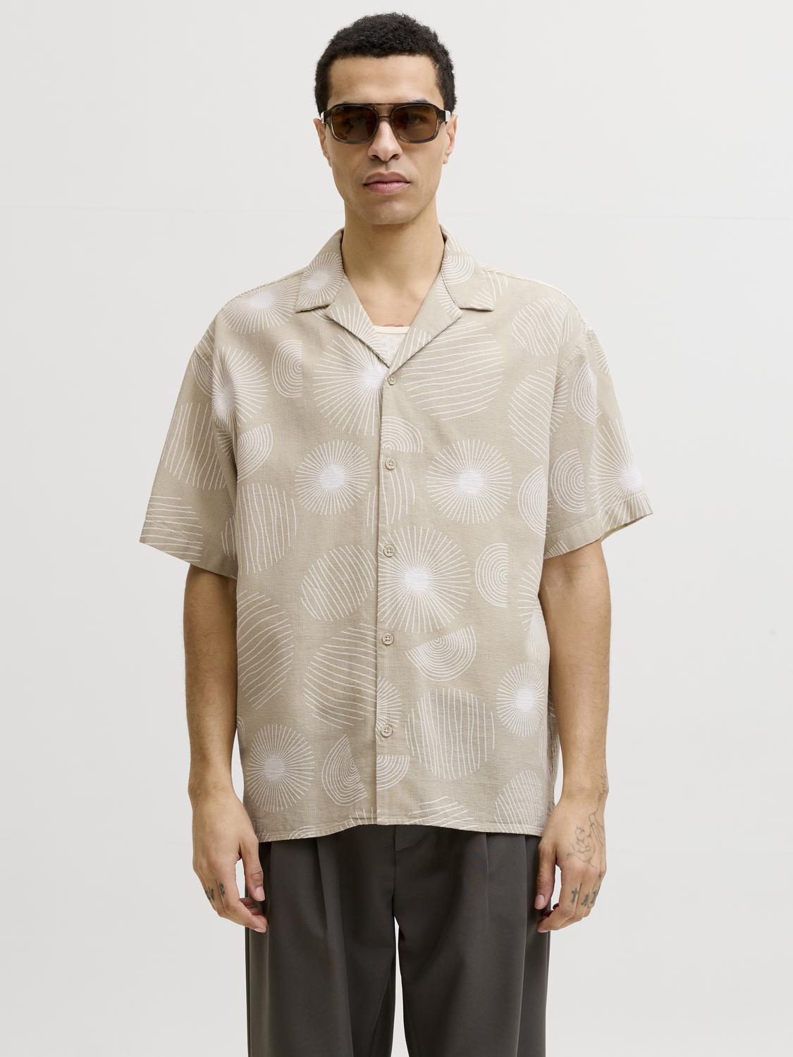 model_shot-front