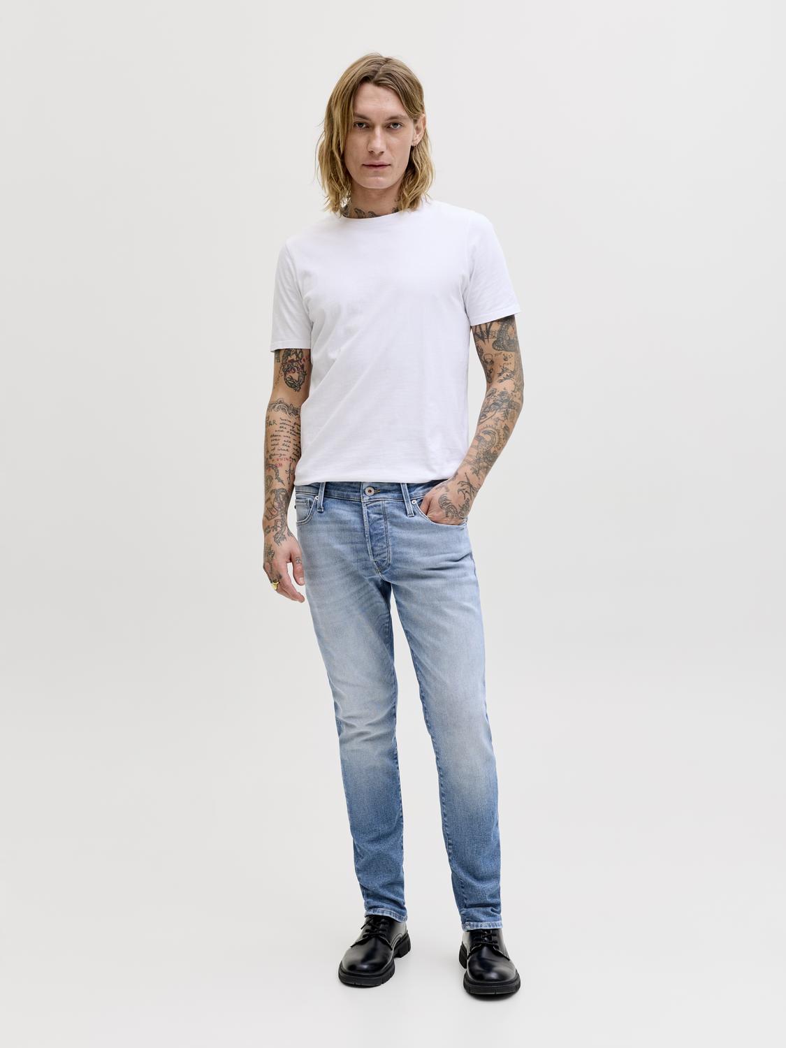 model_shot-front_full