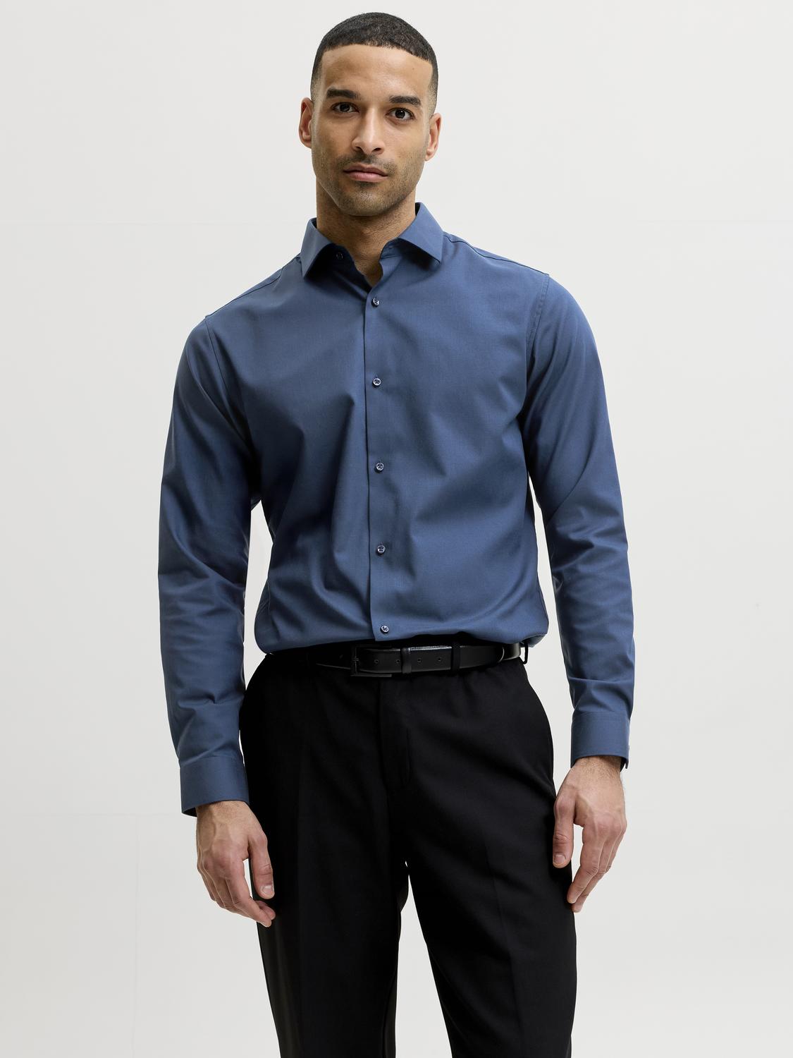 model_shot-front