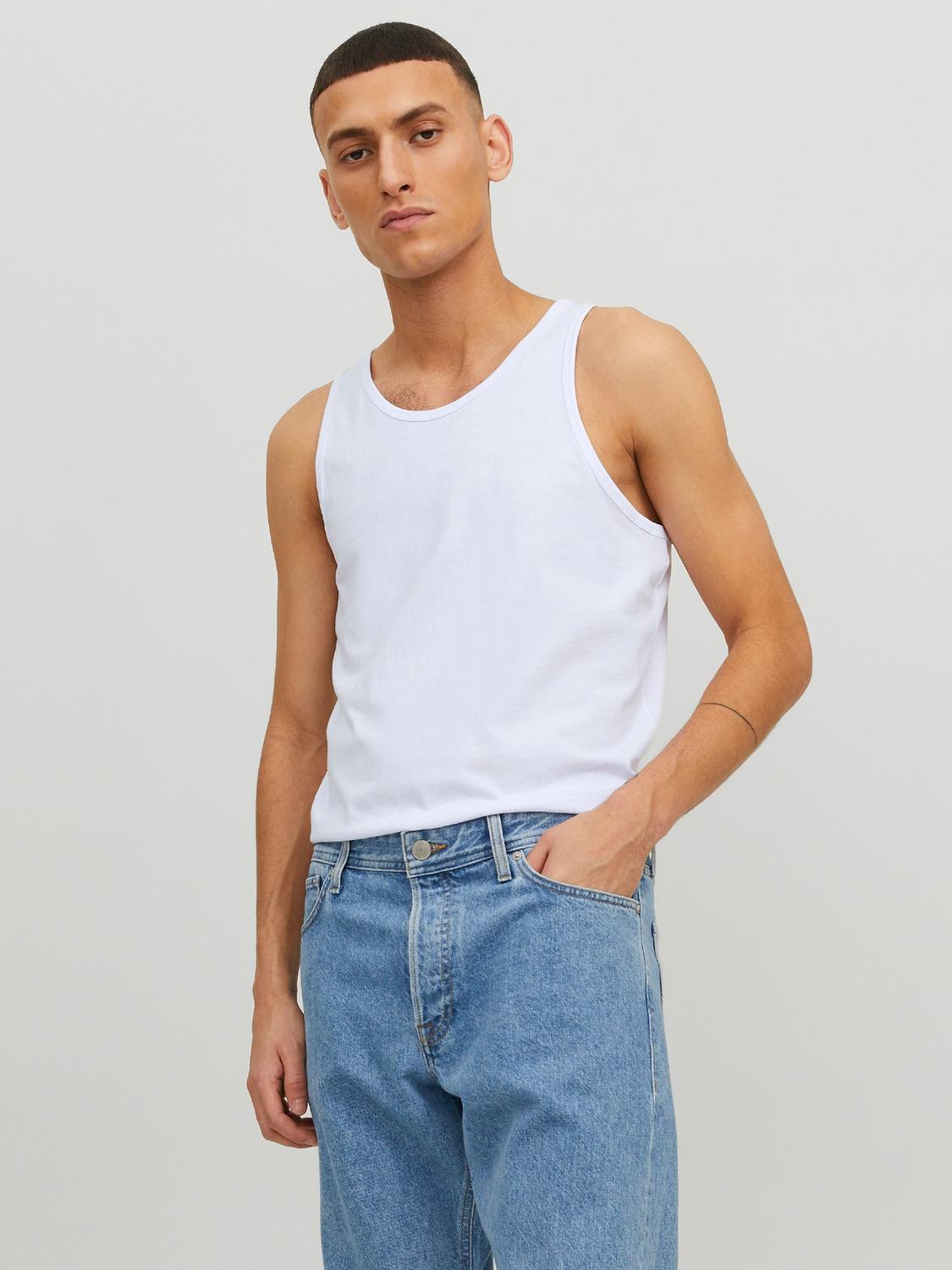 model_shot-front