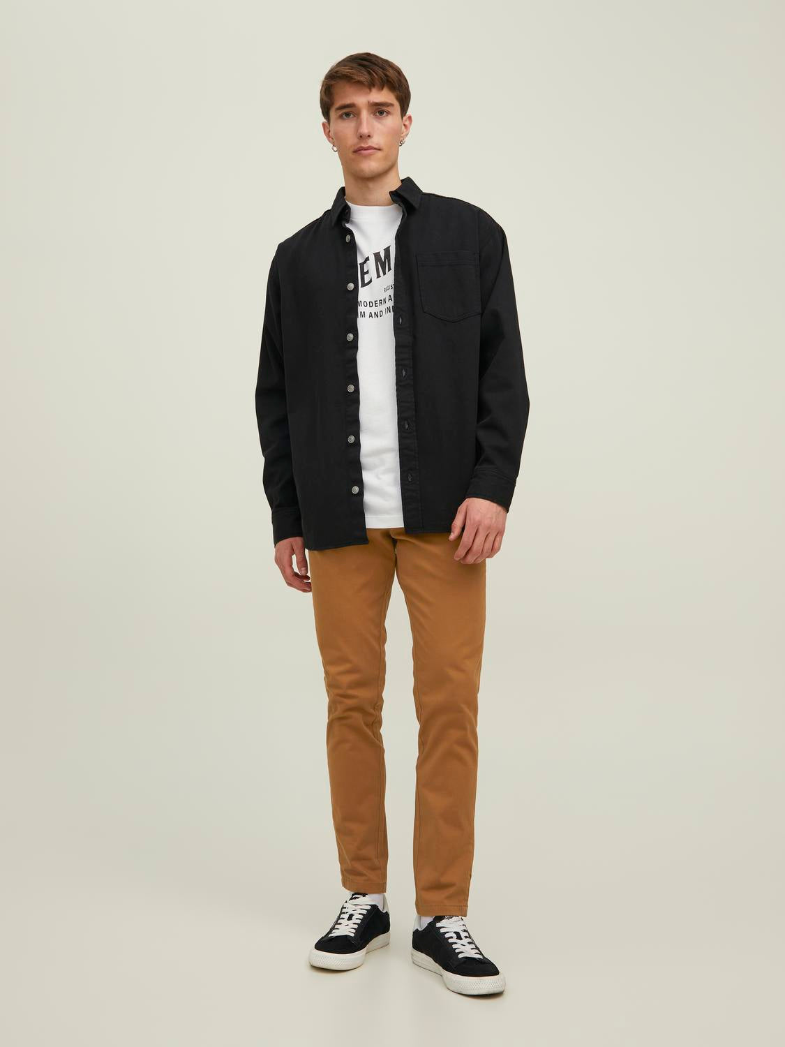 model_shot-front_full
