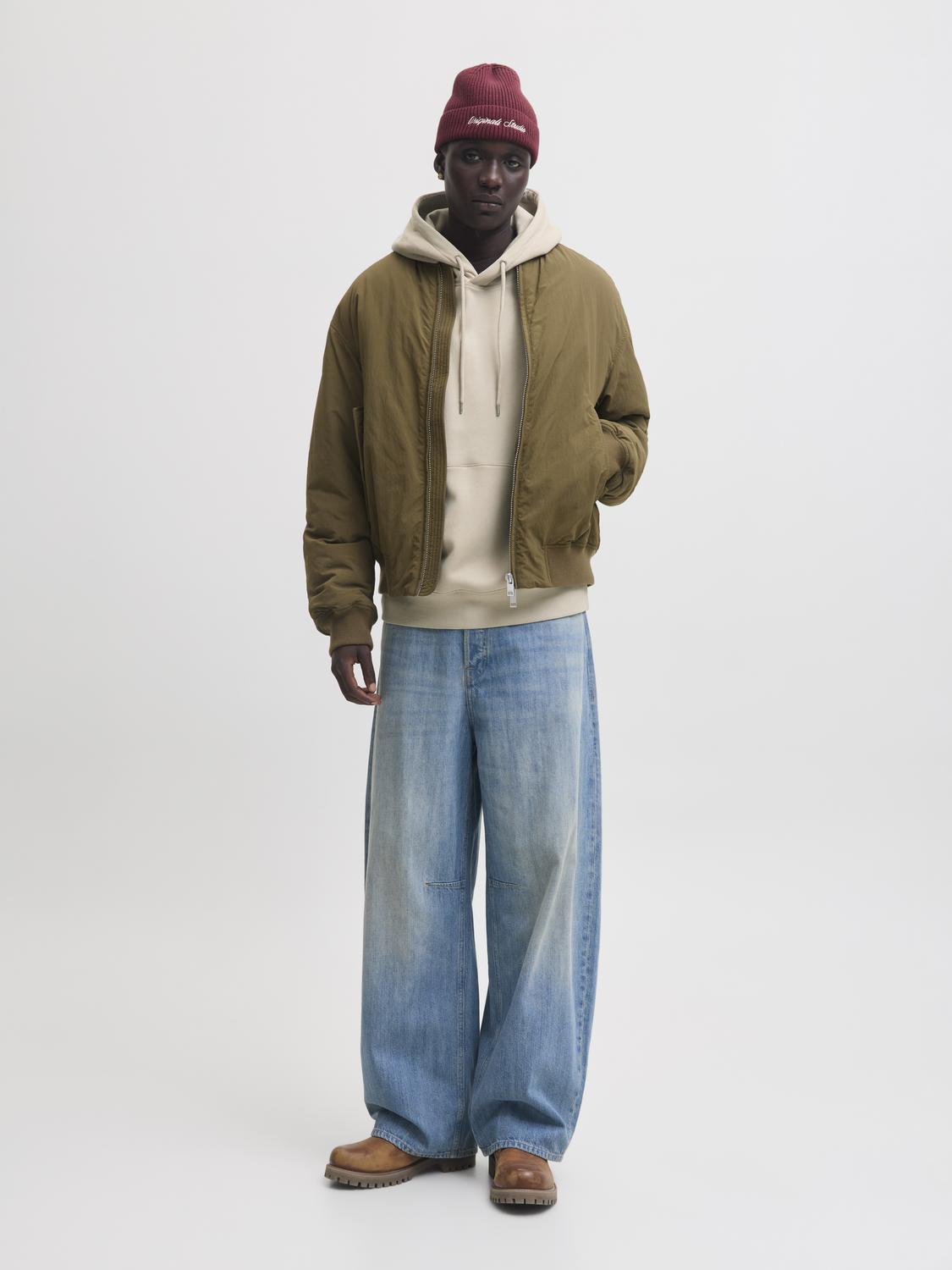 model_shot-front_full