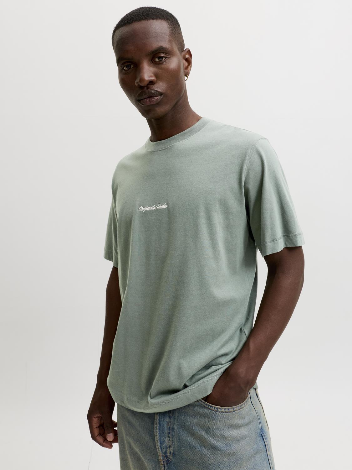 model_shot-creative