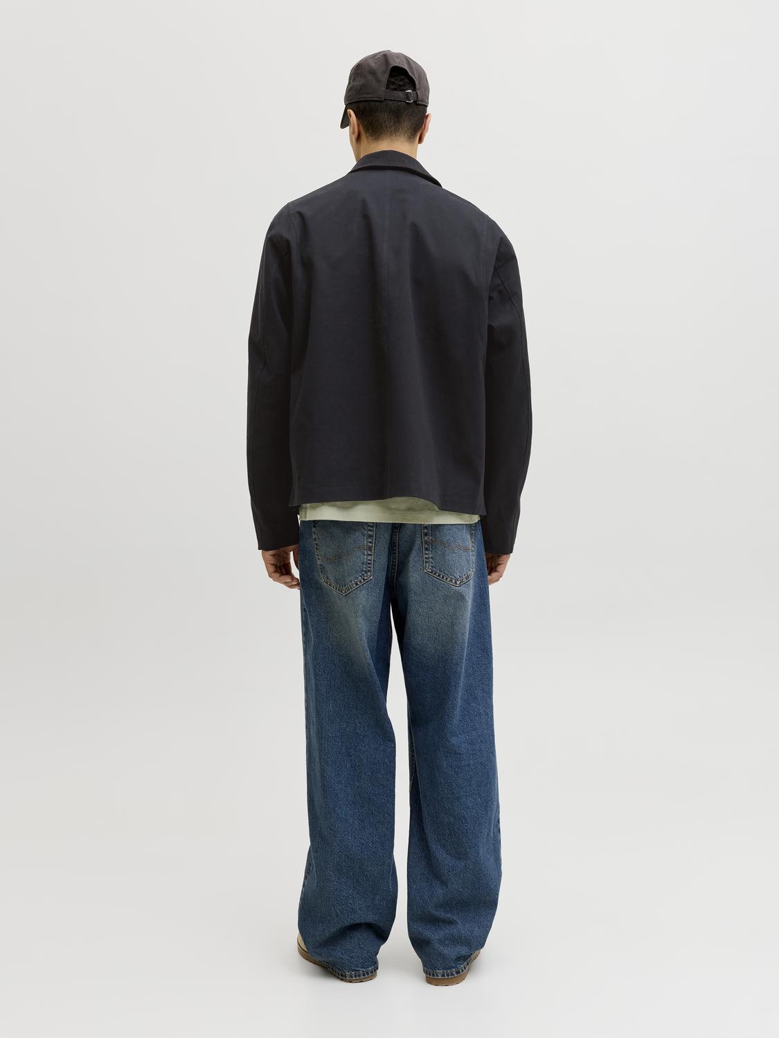 model_shot-back