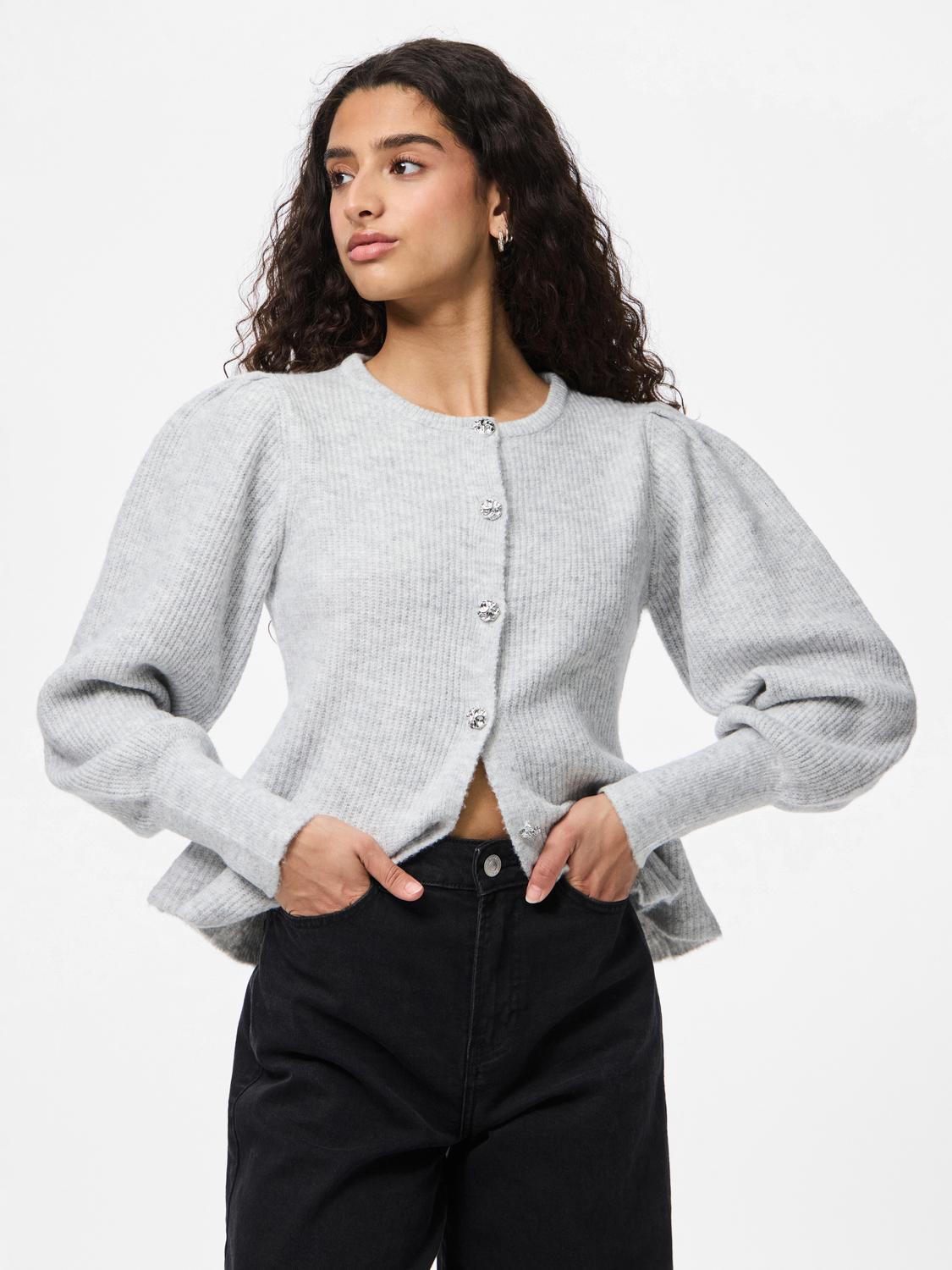 model_shot-front