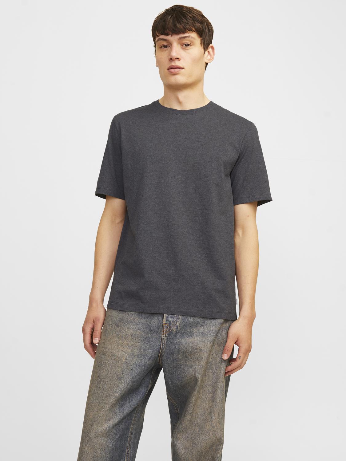 model_shot-front