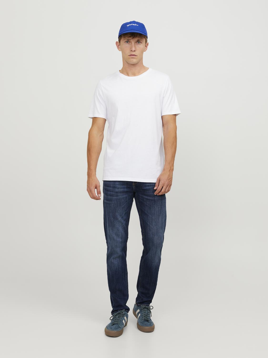model_shot-front_full