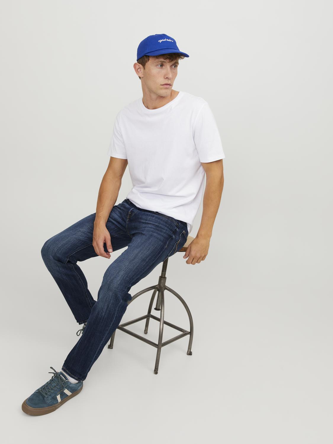 model_shot-creative