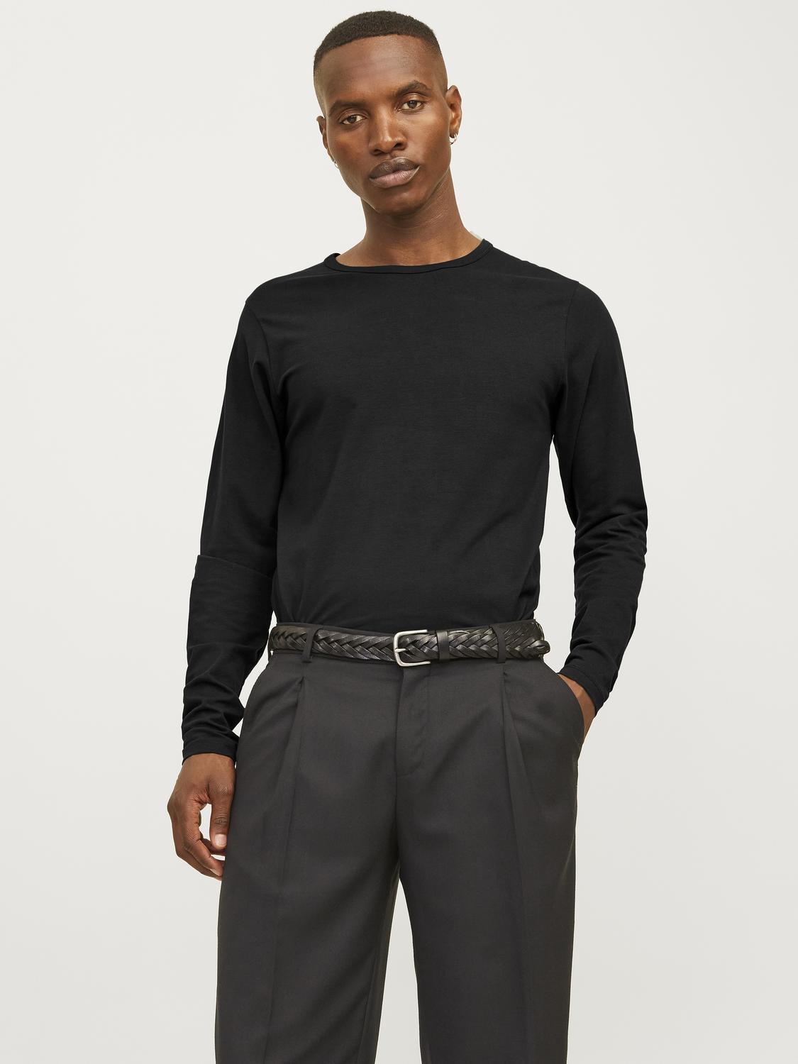 model_shot-front