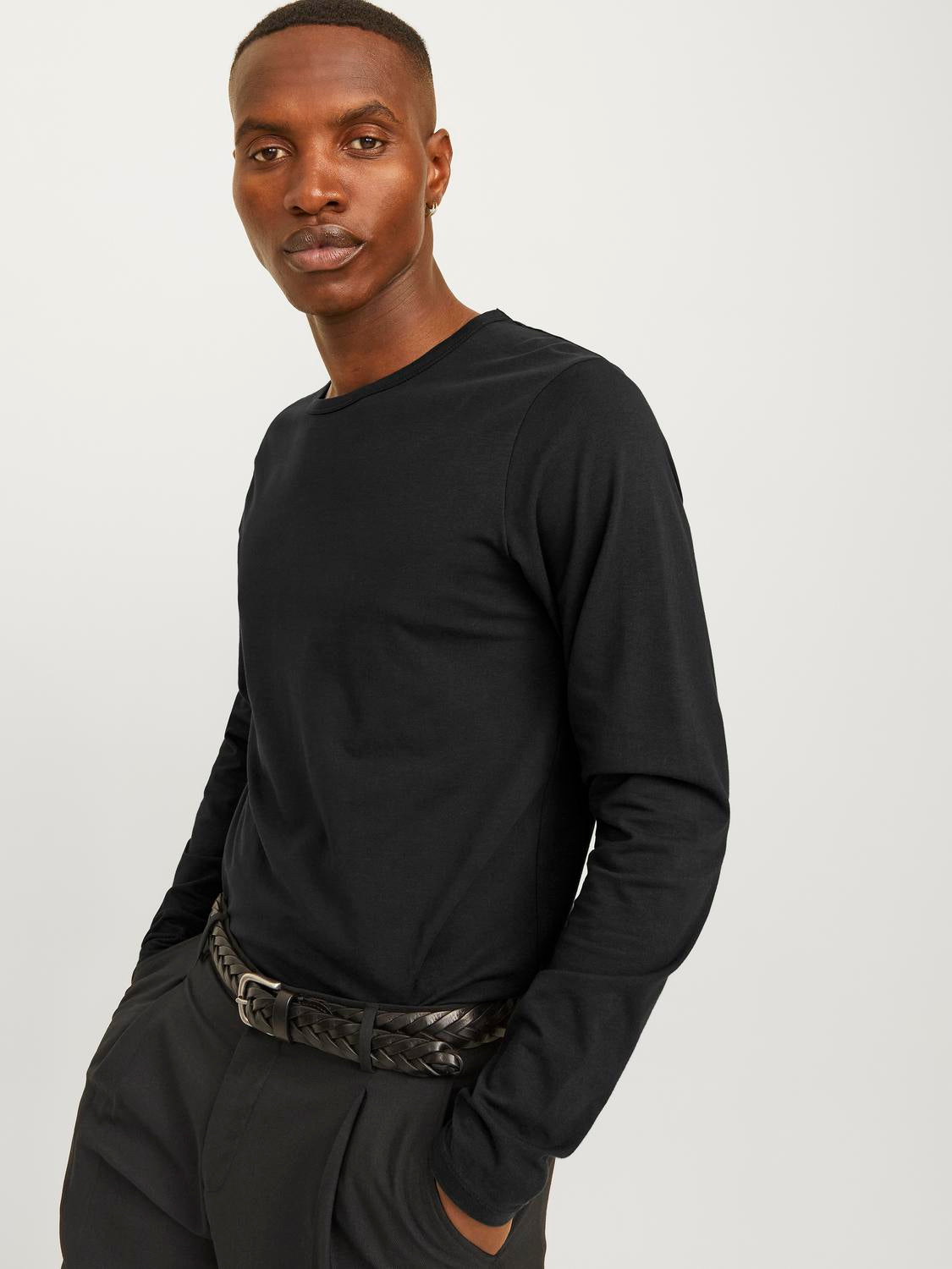 model_shot-creative