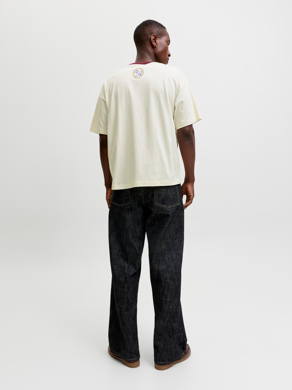 model_shot-back