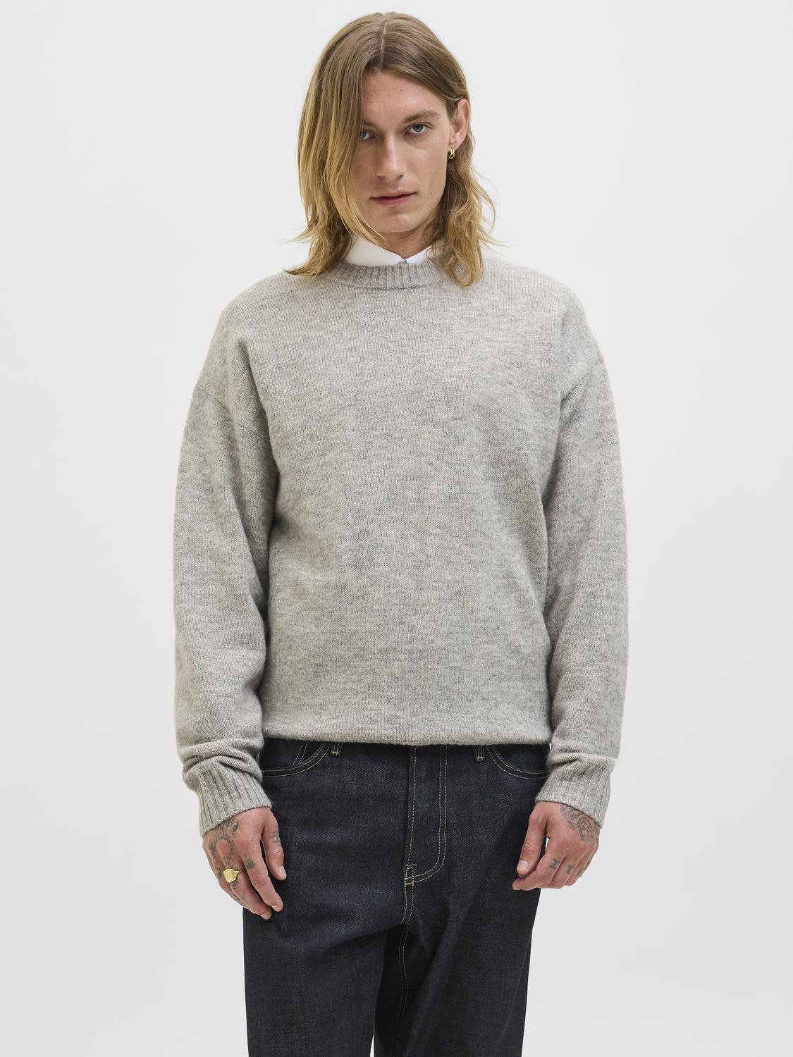 model_shot-front
